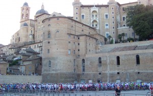 La partenza della granfondo Straducale di Urbino 2009