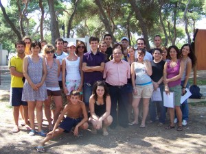 Foto di gruppo dei ragazzi con diabete al campo in Spagna